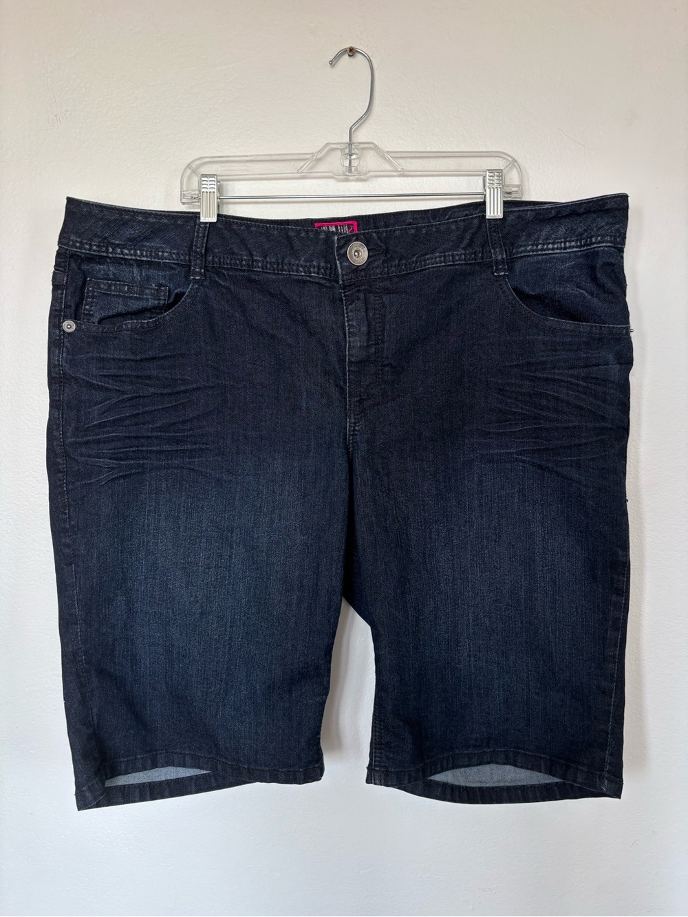VTG Y2K Torrid Dark Wash Denim Bermuda Shorts with bow pockets